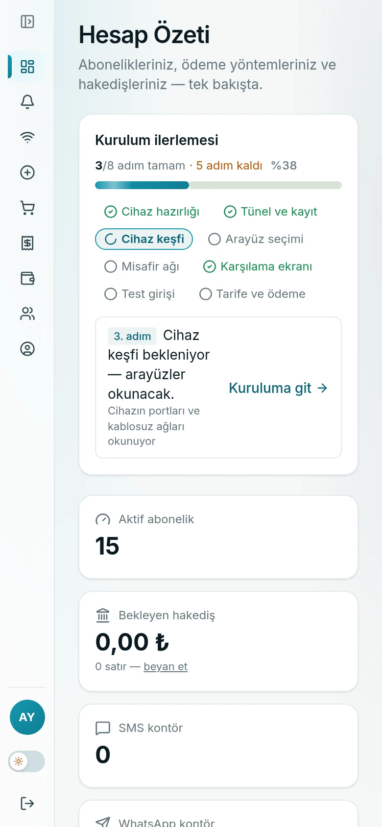 Aynı ekranın telefon görünümü; sol menü kapalı, içerik tek sütun.